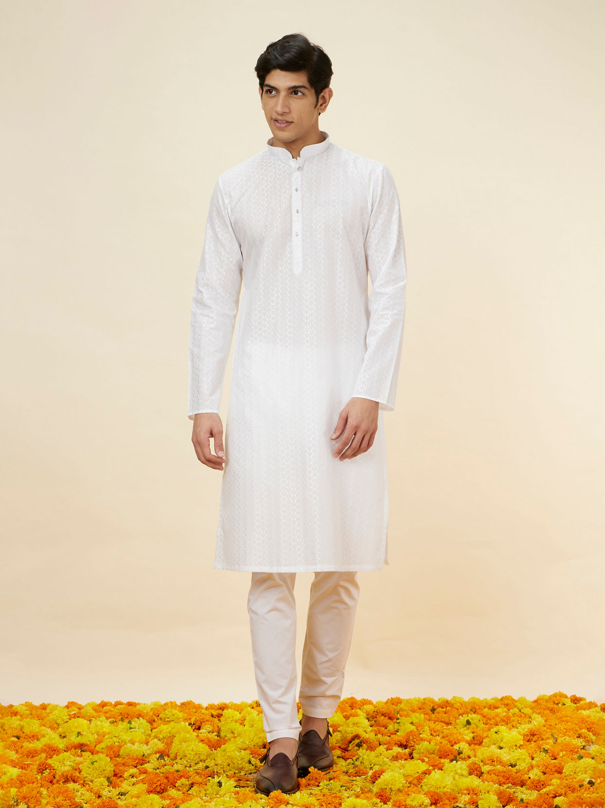 alt message - Manyavar Men Pristine White Self Patterned Kurta Set image number 2